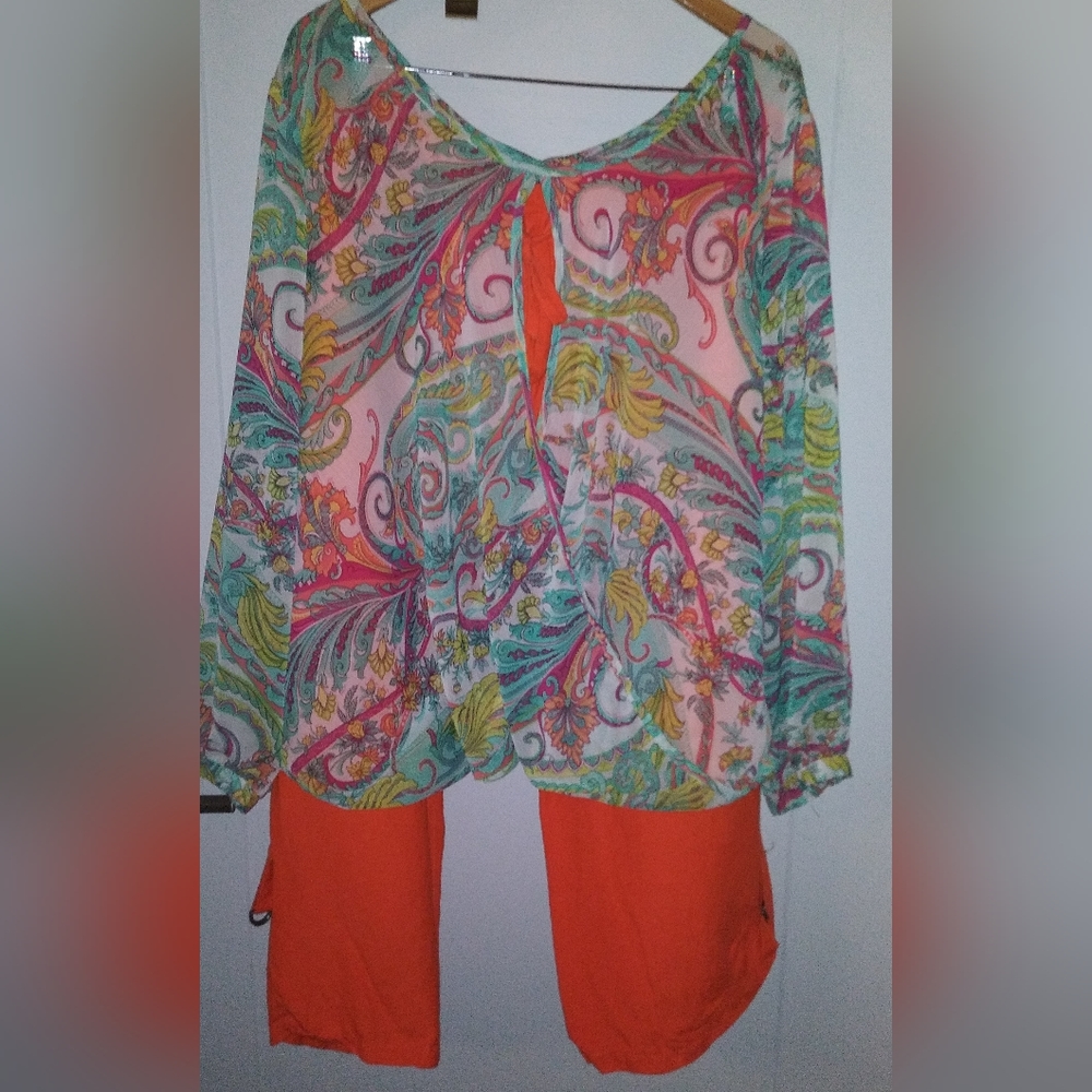3x Woman's Paisley Shear top